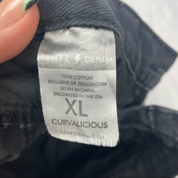 Fringed Denim Shorts - Picture 3 of 3